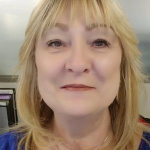 Meet your Posher, Lorie